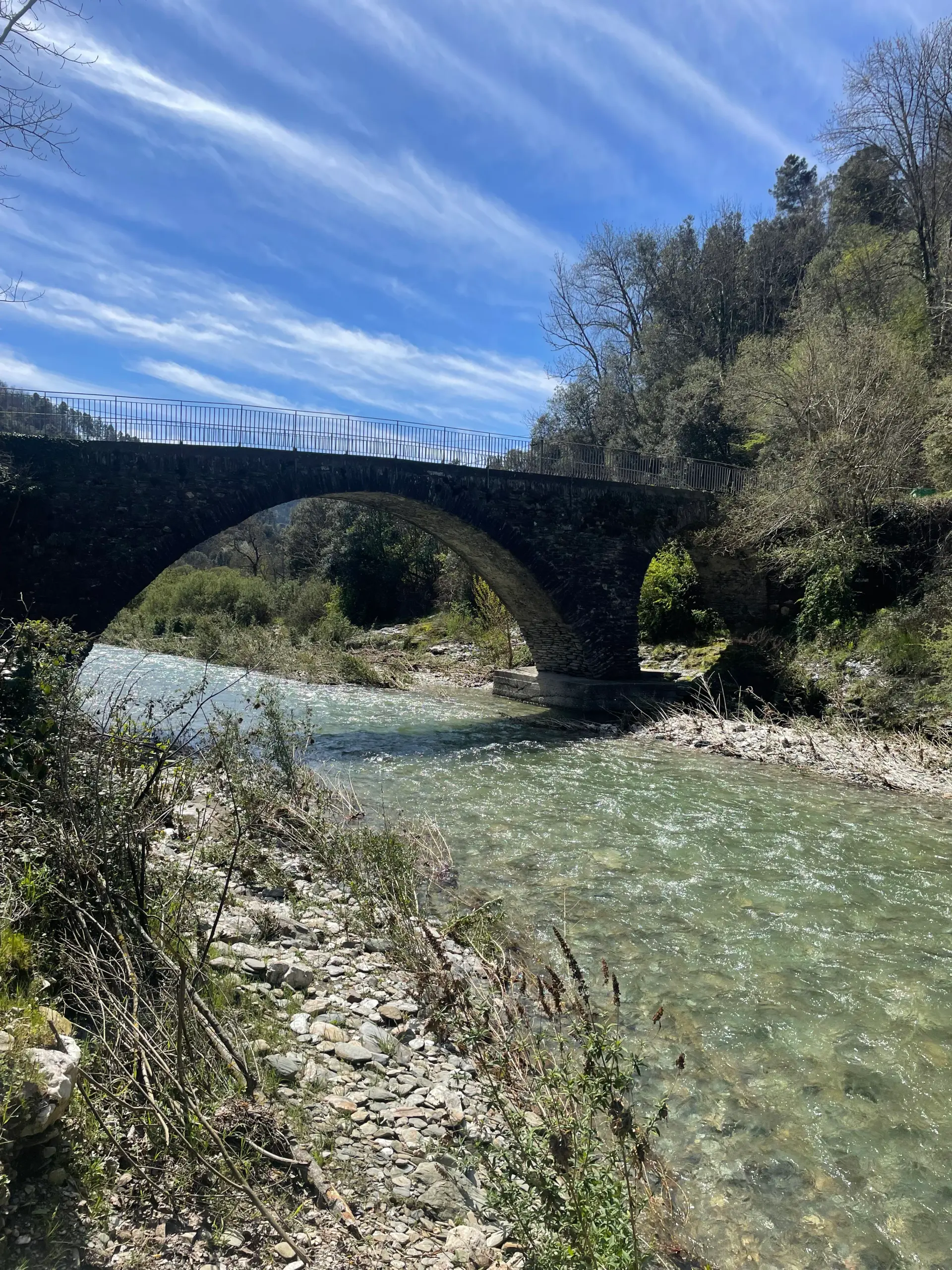 Gîte d'étape du Pont de Burgen - maison cévenole en pierres sur le GR70 Chemin de Stevenson